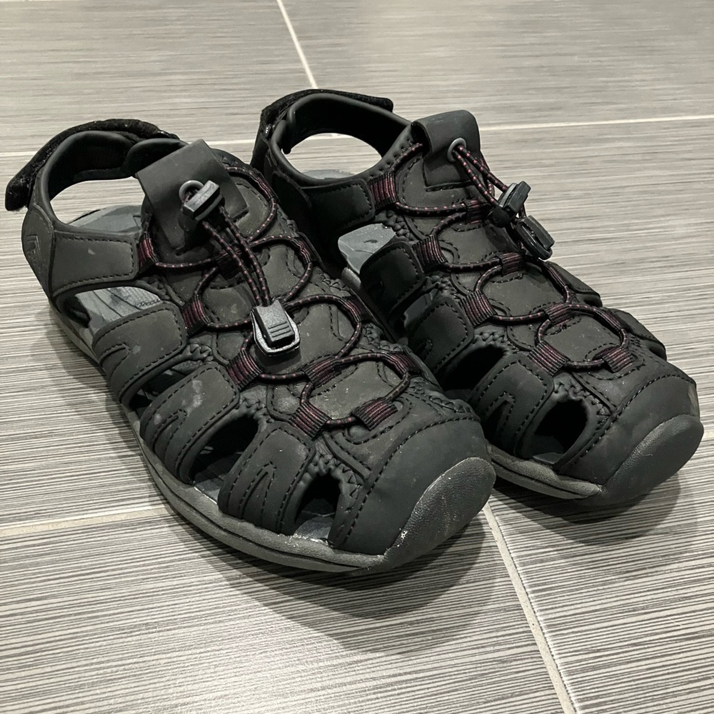 Khombu Women’s Water Sandles